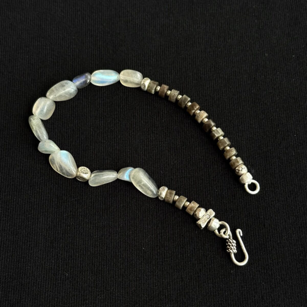 "Lunar Whisper" Natural Moonstone Bracelet – Awaken Intuition & Feminine Energy